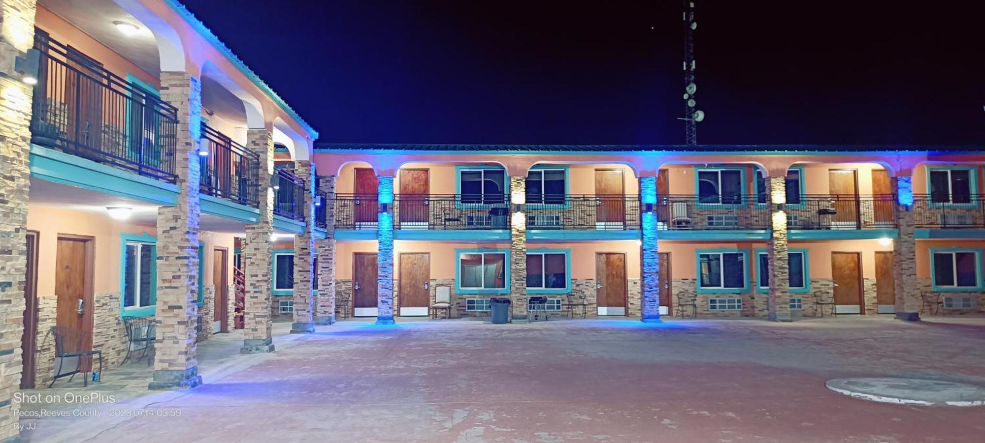 B&J Hotel And Apartments Pecos Esterno foto