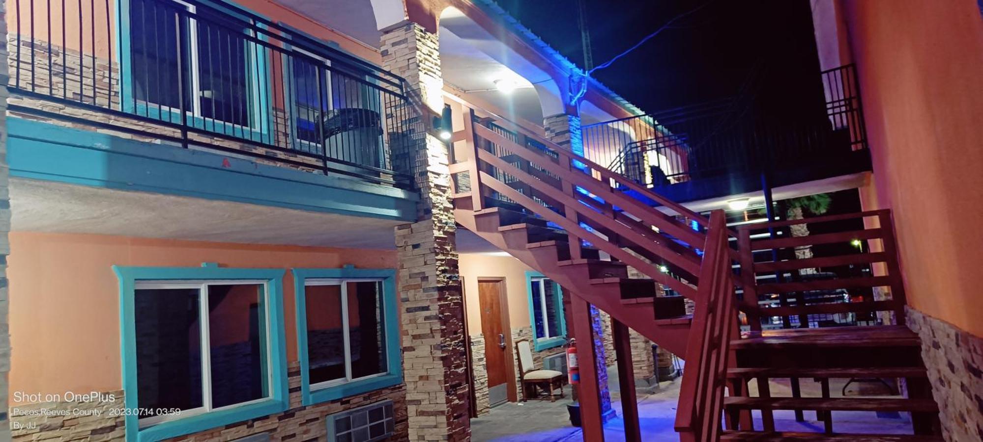 B&J Hotel And Apartments Pecos Esterno foto