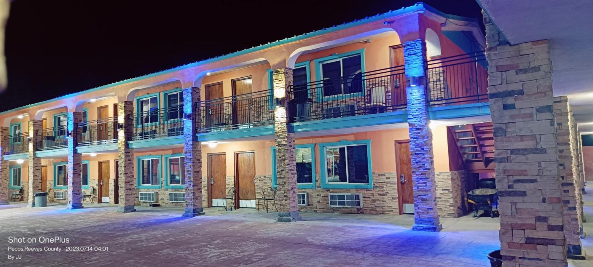 B&J Hotel And Apartments Pecos Esterno foto