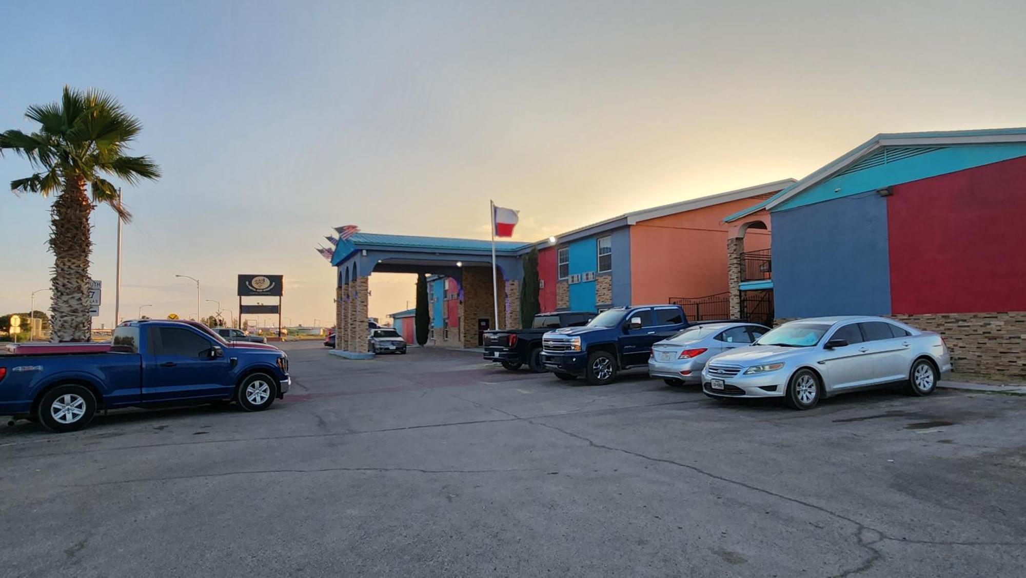 B&J Hotel And Apartments Pecos Esterno foto