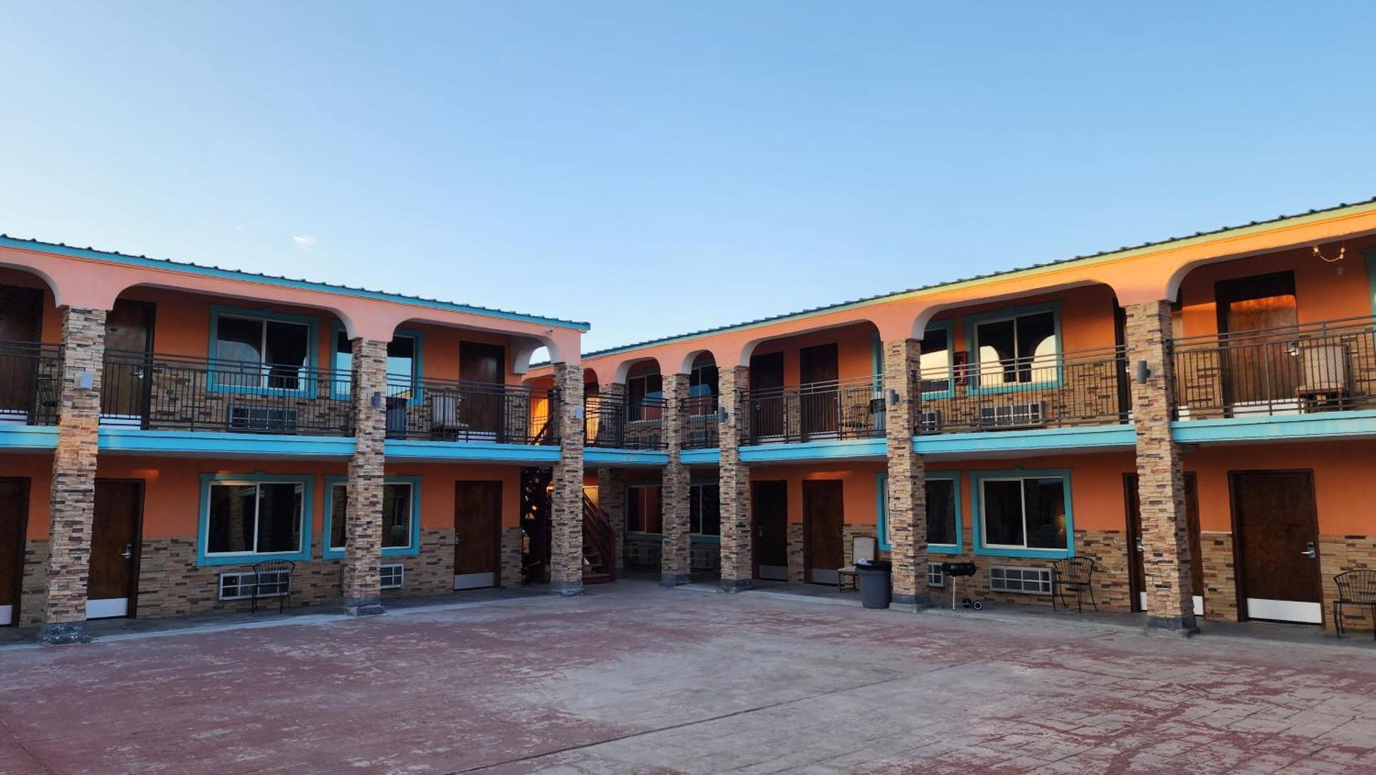 B&J Hotel And Apartments Pecos Esterno foto